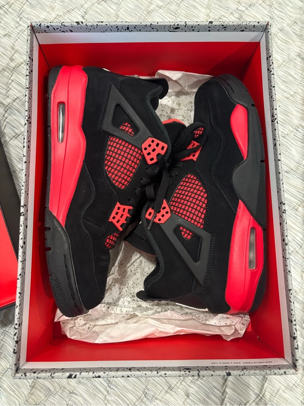 Jordan Men's Black and Red Retro Basketball Sneakers